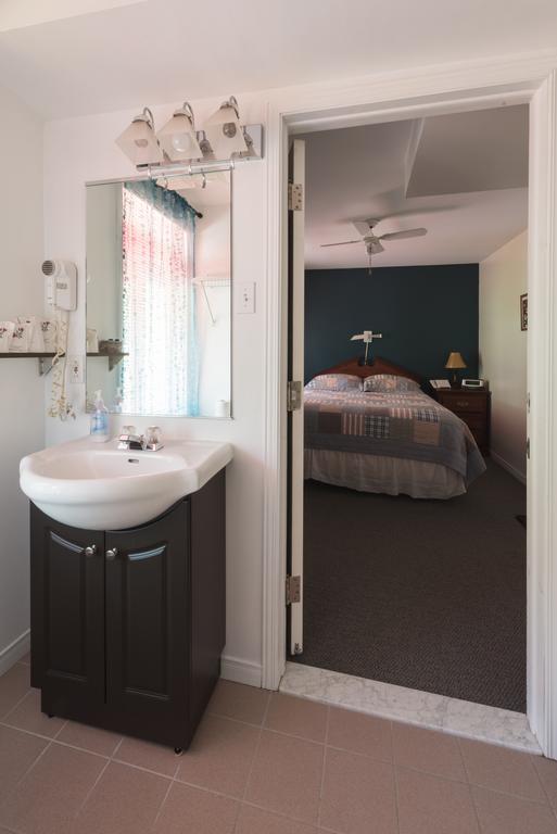 Auberge La Courtepointe Petite-Riviere-Saint-Francois Zimmer foto